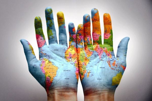 globe-hands globe-hands