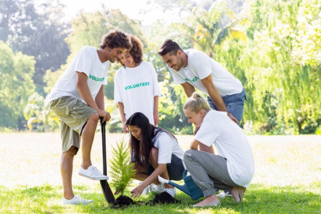 volunteer-CSR-engage employees giving